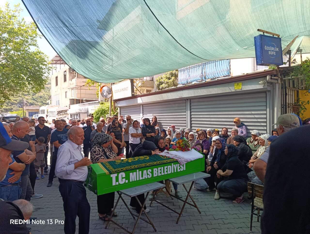 Milas'ta Pelin Karabel Sevenlerinin Gözyaşlarıyla Son Yolculuğuna Uğurlandı 1